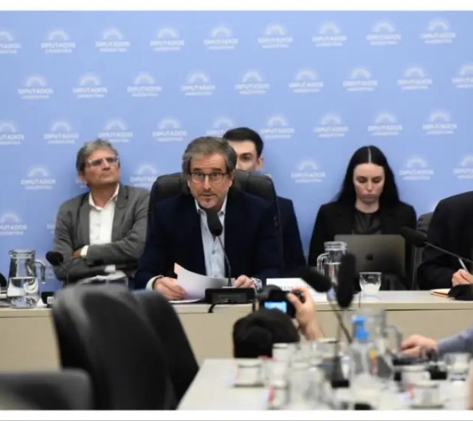 El Gobierno busca retrasar el Presupuesto 2026 y la oposición amenaza con un dictamen alternativo